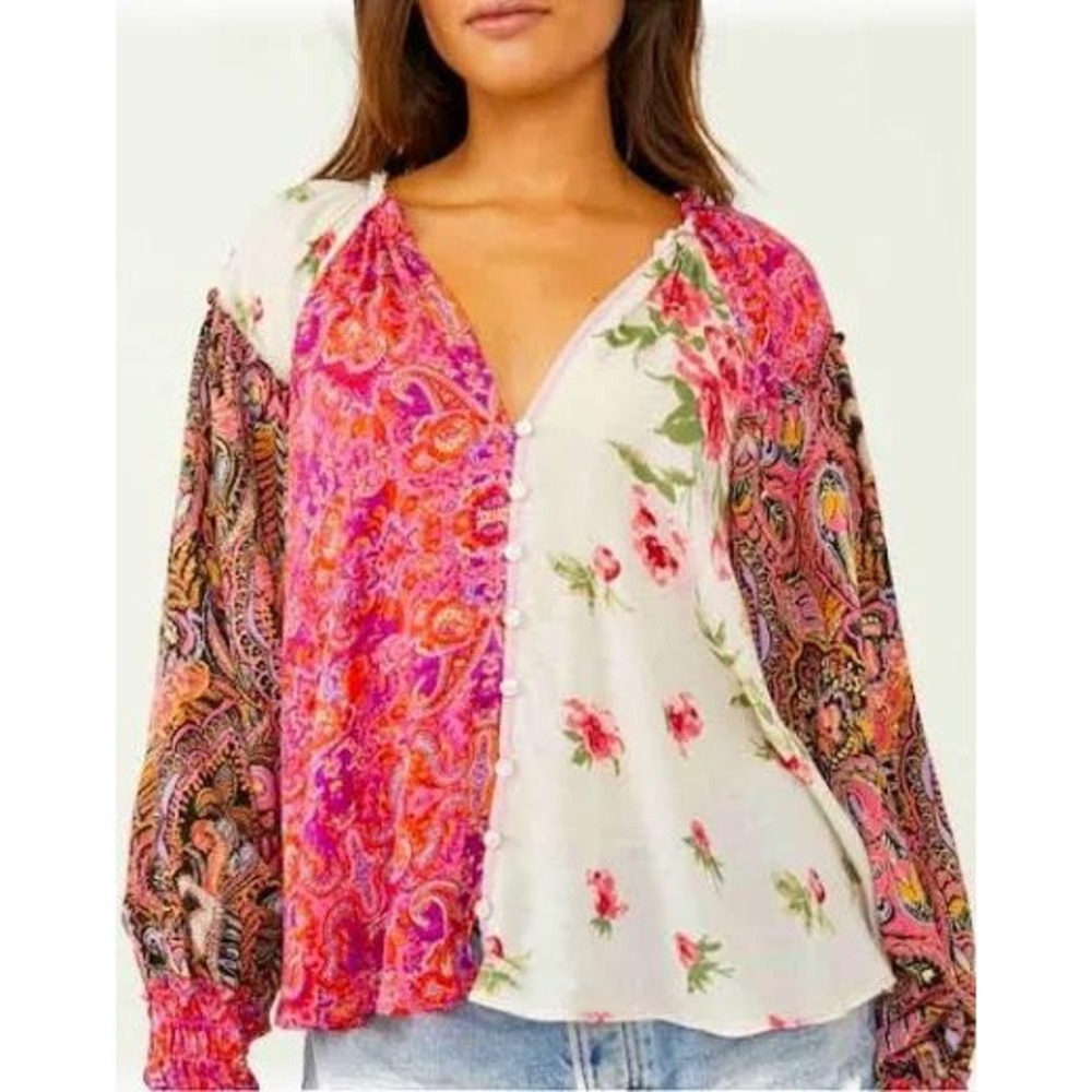 Free People Gemini Blouse in Pink Floral V Neck Buttondown Ruched Cuffs Size XS